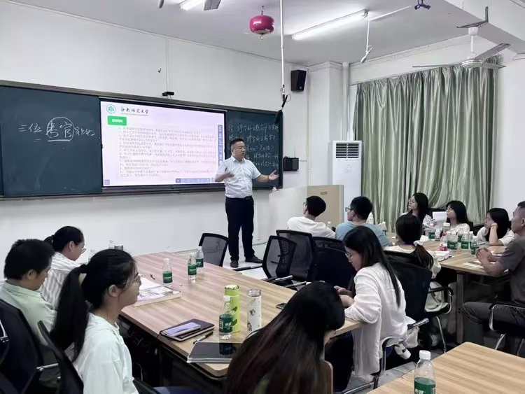 我院学科语文研究生与海南省 “双五百”师资培训项目语文老师面对面交流研讨