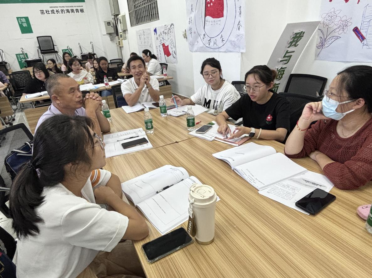我院学科语文研究生与海南省 “双五百”师资培训项目语文老师面对面交流研讨