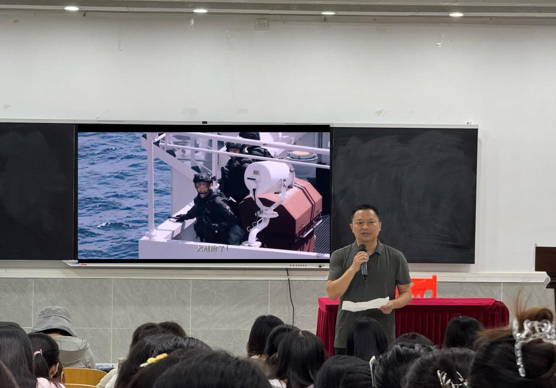教师教育学院开展国防教育观影活动