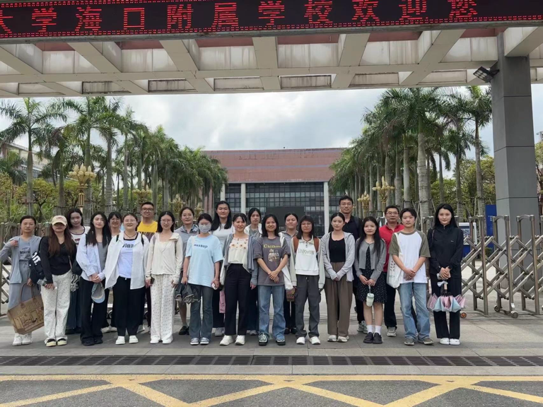  2023级学科教学（思政）研究生参加海口市初中道德与法治“金课”评选暨观摩培训活动