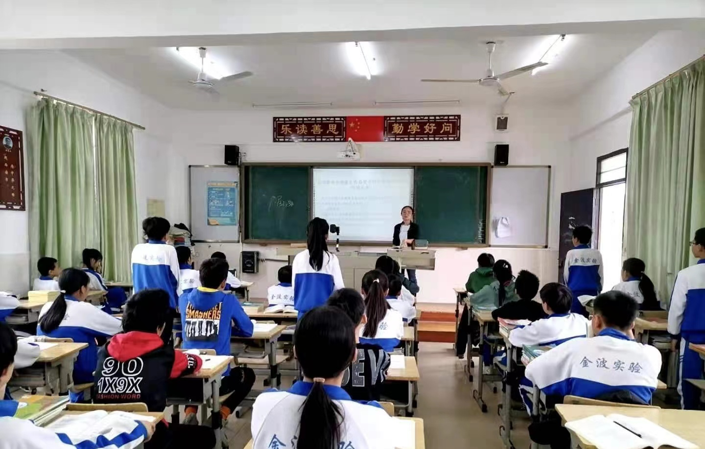 党建引领教育实践-海师大白沙实习生学习二十大精神