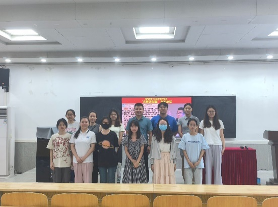 海口市“潘良名班主任工作室”主持人潘良走进我院研究生班级管理课堂