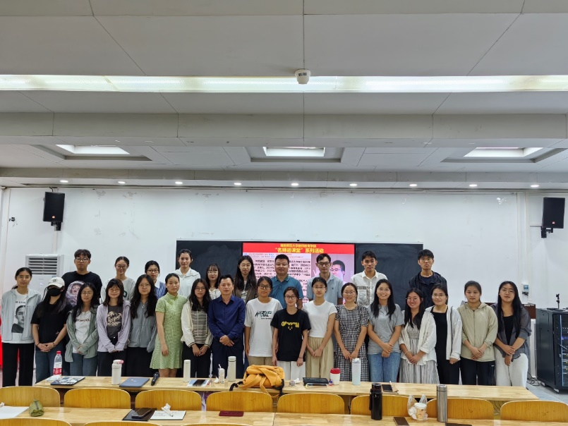 海口市“潘良名班主任工作室”主持人潘良走进我院研究生班级管理课堂