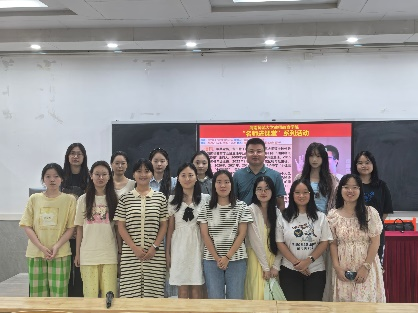 海口市“潘良名班主任工作室”主持人潘良走进我院研究生班级管理课堂