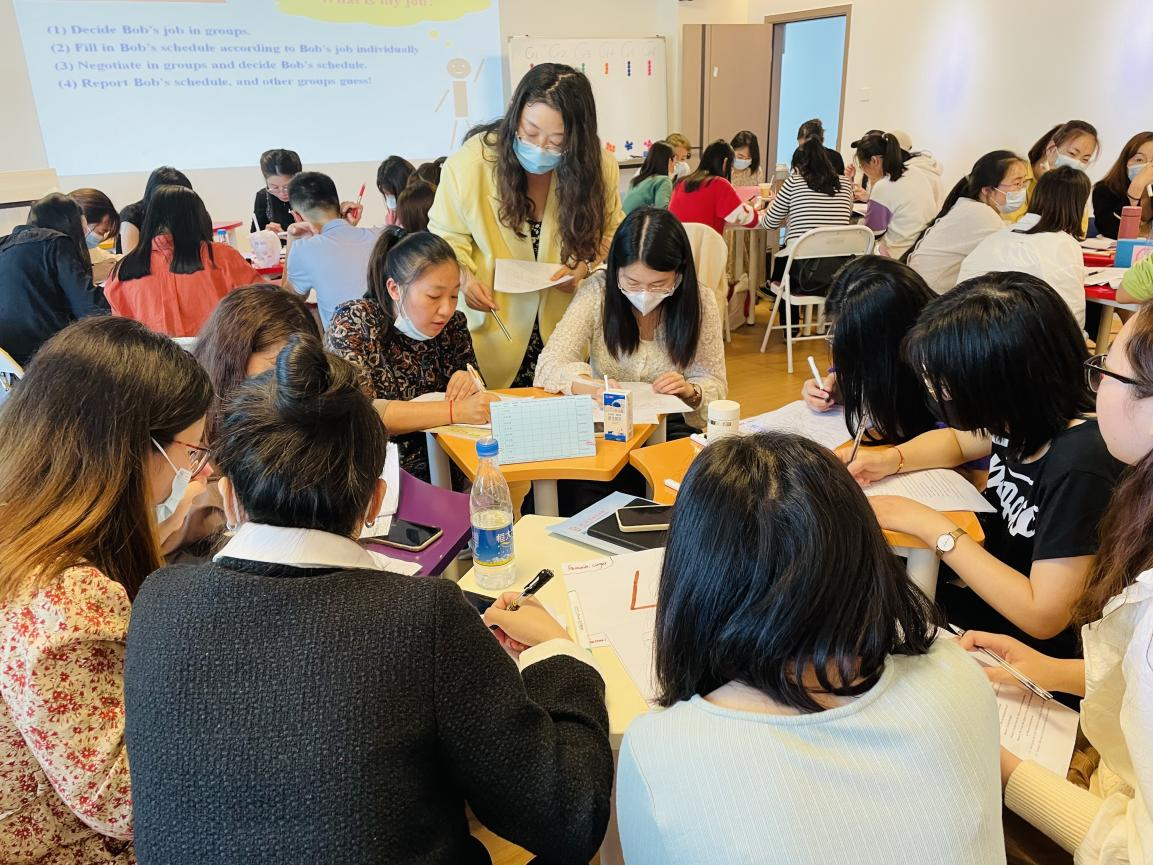 英语学科教学研究团队顺利开展2022年海口市直属小学英语教师培训