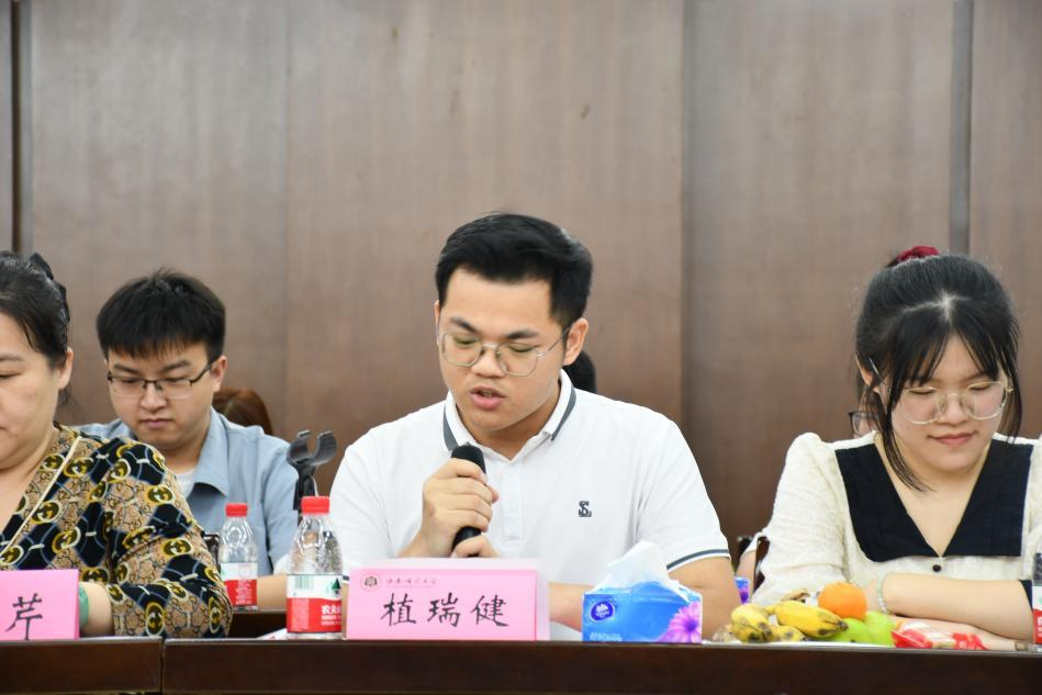 我院举办语文学科校外实践导师见面会暨第二期中学名师进课堂教学沙龙主题活动