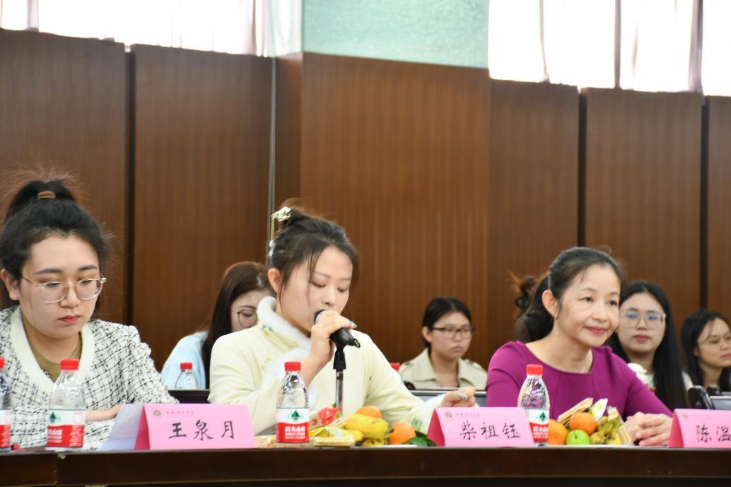 我院举办语文学科校外实践导师见面会暨第二期中学名师进课堂教学沙龙主题活动