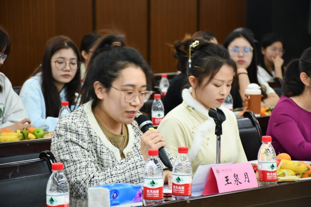 我院举办语文学科校外实践导师见面会暨第二期中学名师进课堂教学沙龙主题活动