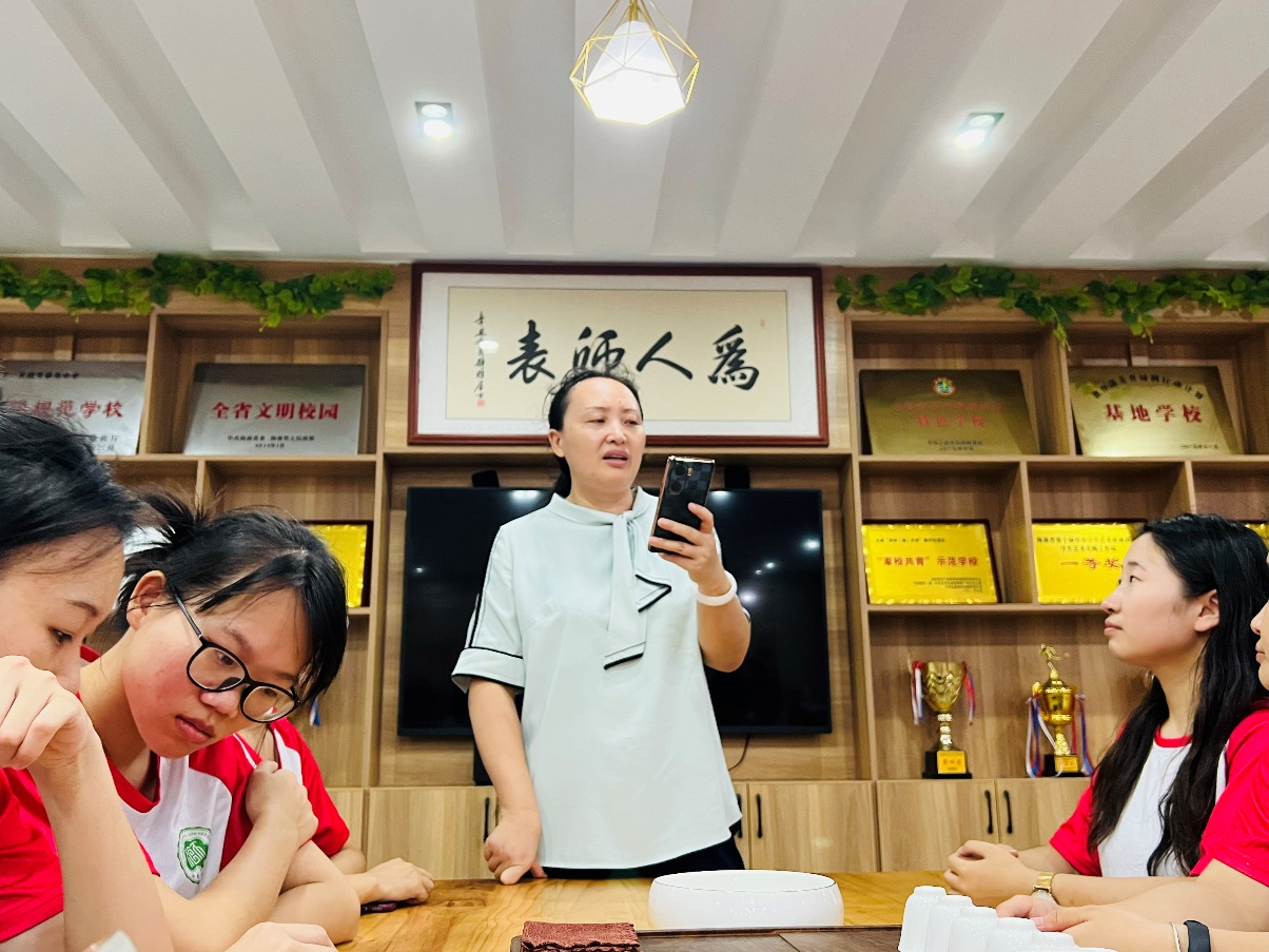 我院“行关爱·助振兴”教育关爱服务团启程