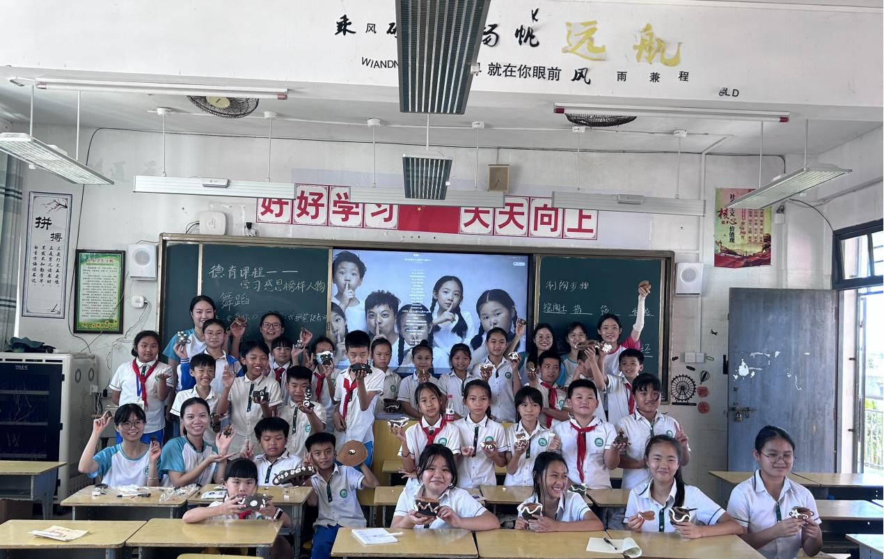 用青春之光，谱写支教新篇章