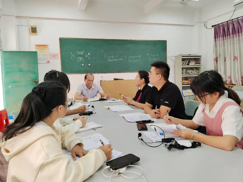 同课异构展风采，听课评课助成长 ——乐东黎族自治县思政学科专业实习生指导纪实