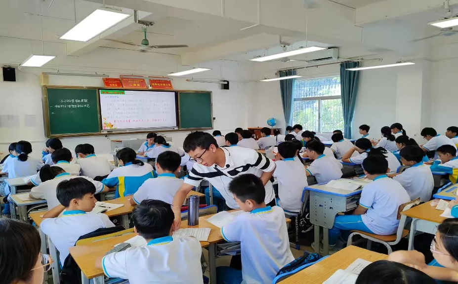 同课异构展风采，听课评课助成长 ——乐东黎族自治县思政学科专业实习生指导纪实