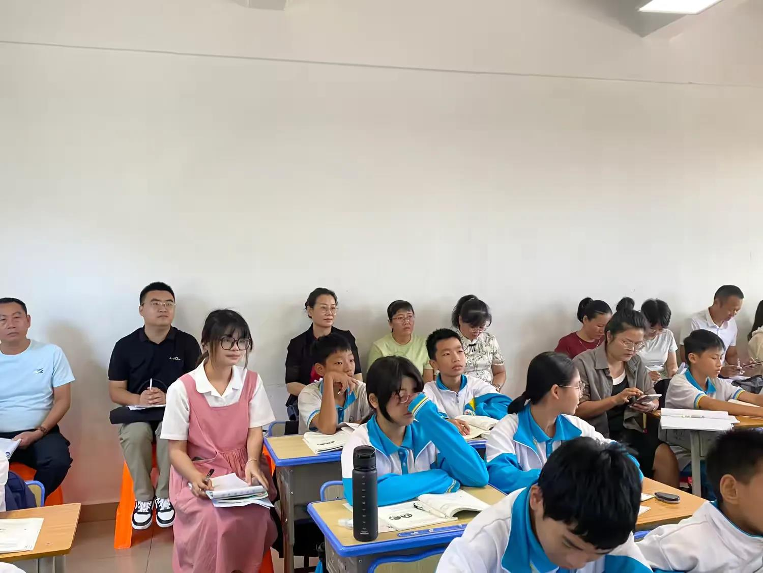 同课异构展风采，听课评课助成长 ——乐东黎族自治县思政学科专业实习生指导纪实