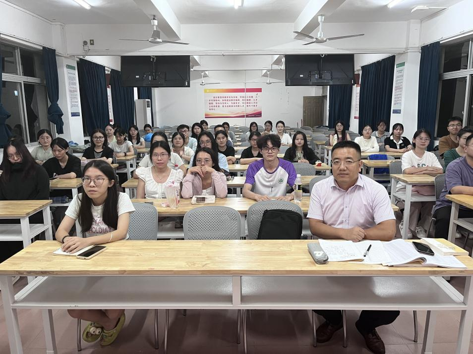 我院2023级学科教学（语文） 教育硕士研究生组织开展第五期读书分享会