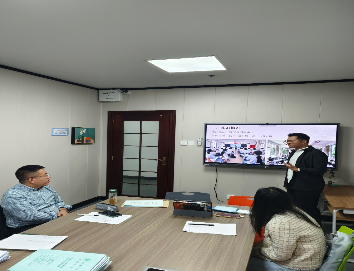 学科语文组开展2022级教育硕士研究生教育见习、实习汇报交流与研习考核