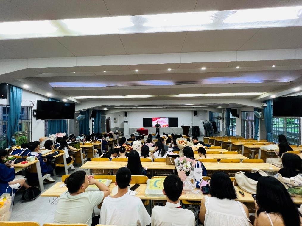 筑牢思想之基，引领未来航向——毕业生意识形态教育专题讲座