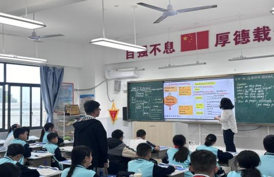 “教授博士团队服务基础教育 ”项目之助海南师大海口新海学校英语学科活动纪要（六）