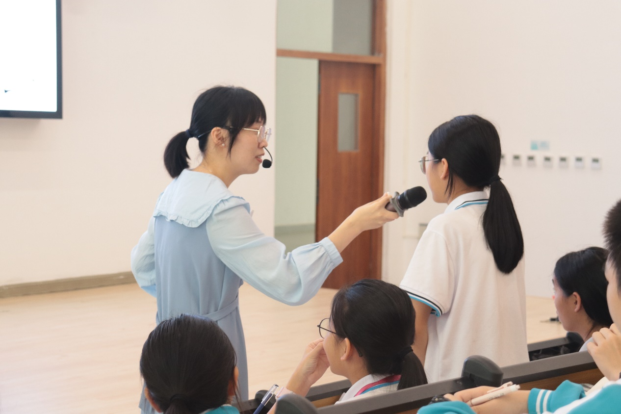 2023级学科语文研究生赴海南中学（美伦校区）参加教学开放周暨美府同课异构活动