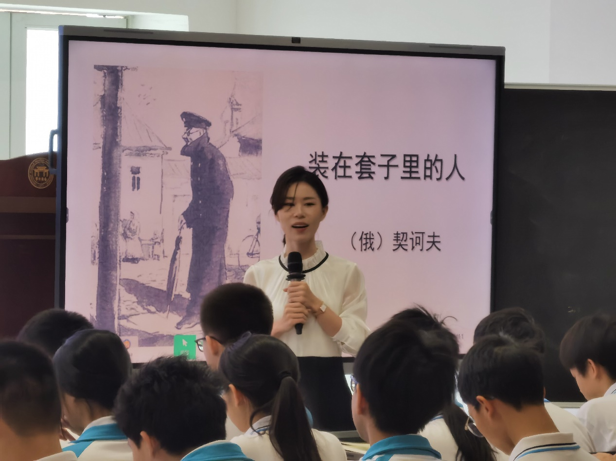 2023级学科语文研究生赴海南中学（美伦校区）参加教学开放周暨美府同课异构活动