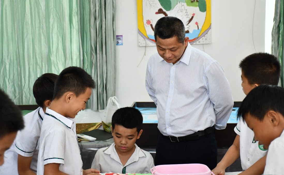 教师教育学院领导深入文昌联东中学视察暑期“三下乡”教育实践活动