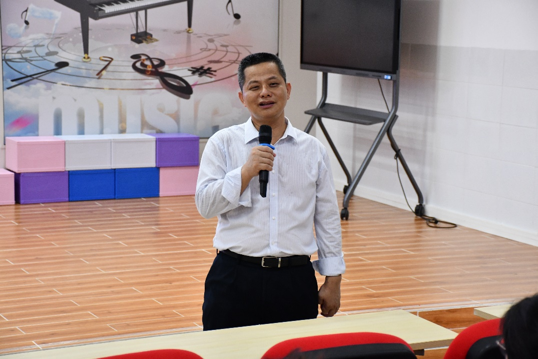 教师教育学院领导深入文昌联东中学视察暑期“三下乡”教育实践活动