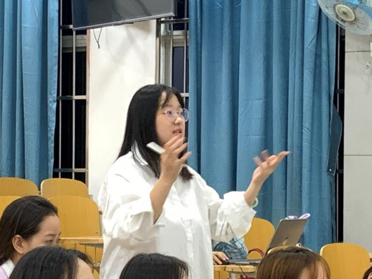 2023级学科教学（英语）专业研究生第二阶段见习研讨会成功举行