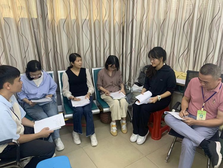 璞玉试锋芒 课堂蕴芬芳 ——嘉积二中全体实习生汇报课活动纪实