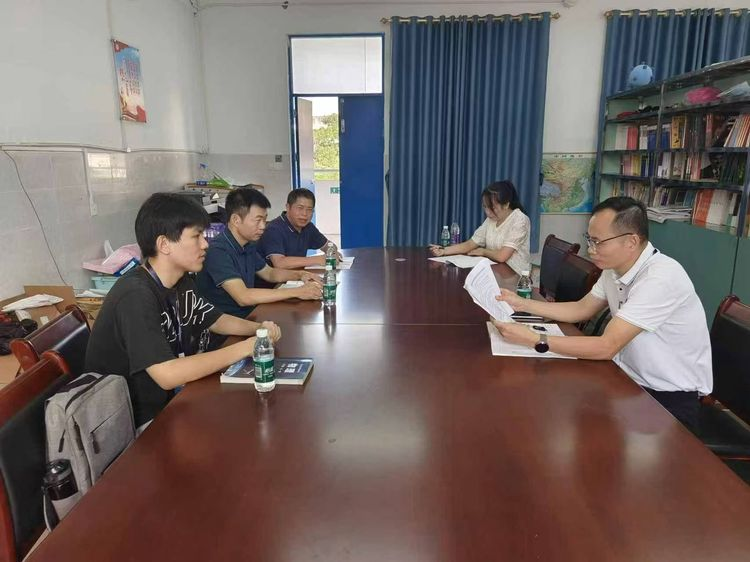 璞玉试锋芒 课堂蕴芬芳 ——嘉积二中全体实习生汇报课活动纪实