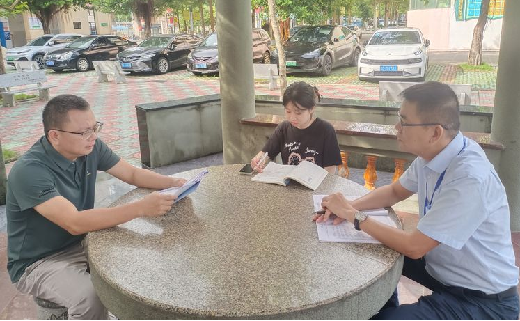 璞玉试锋芒 课堂蕴芬芳 ——嘉积二中全体实习生汇报课活动纪实