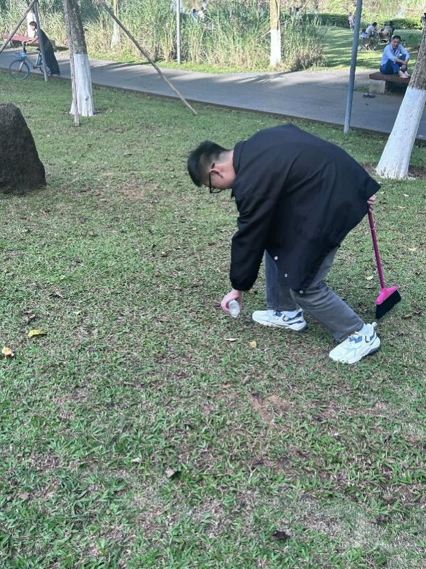 学院青年志愿者协会开展社区实践活动