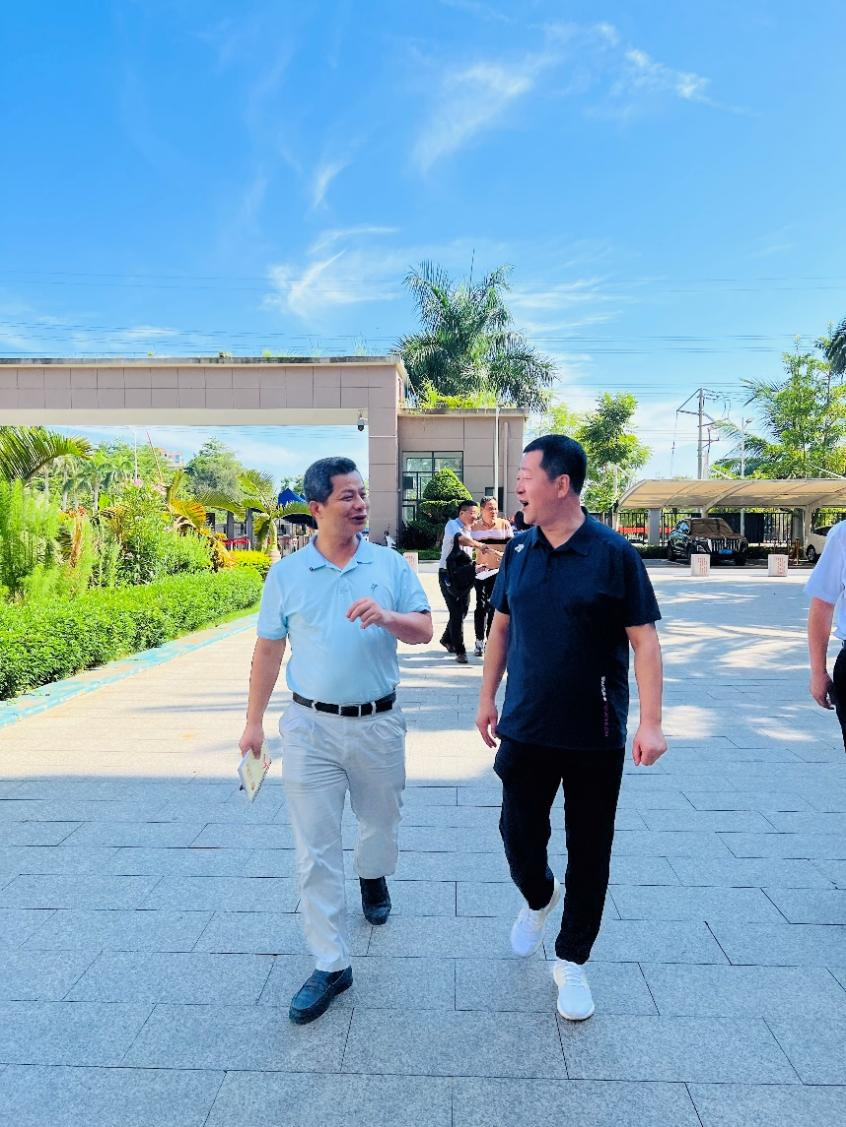 我院党委书记谢海涛一行赴华东师范大学澄迈实验中学调研