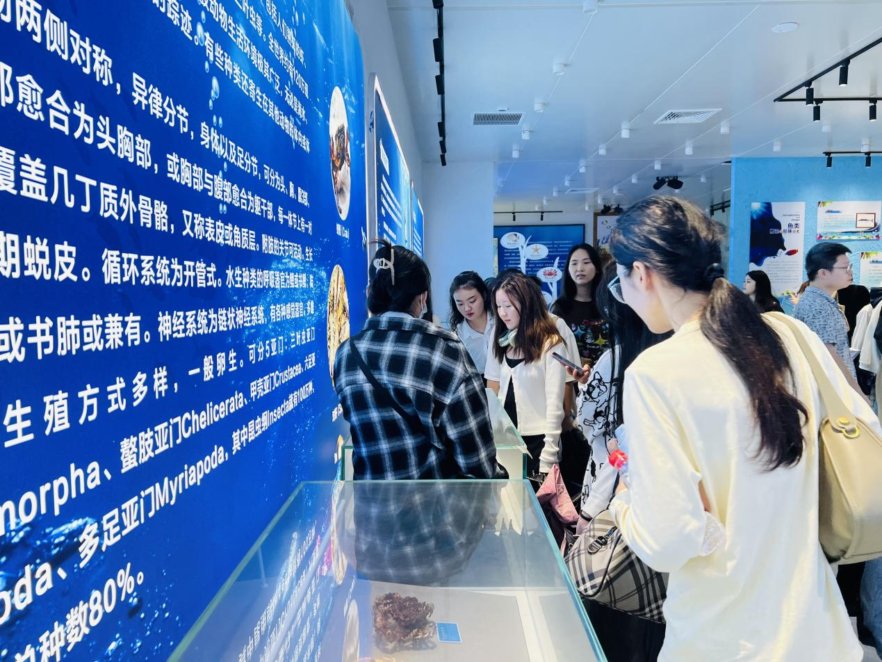 我院组织2023级研究生参观海口市热带珍稀植物园