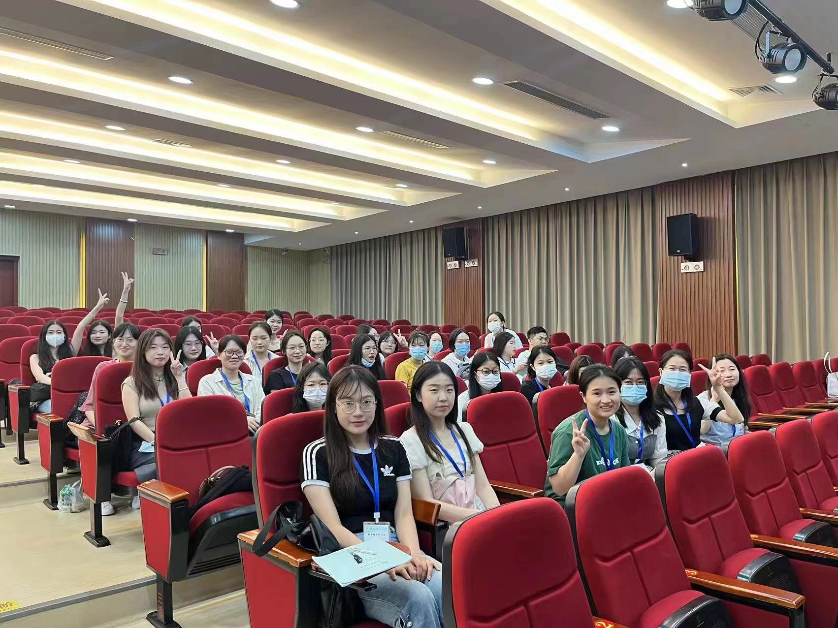 2022级学科语文教育硕士赴海口市康安学校观摩秀英区初中语文课堂教学大赛