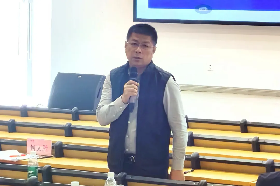 2023级学科教学（数学）专业教育硕士赴海南中学（美伦校区）参加美府同课异构活动