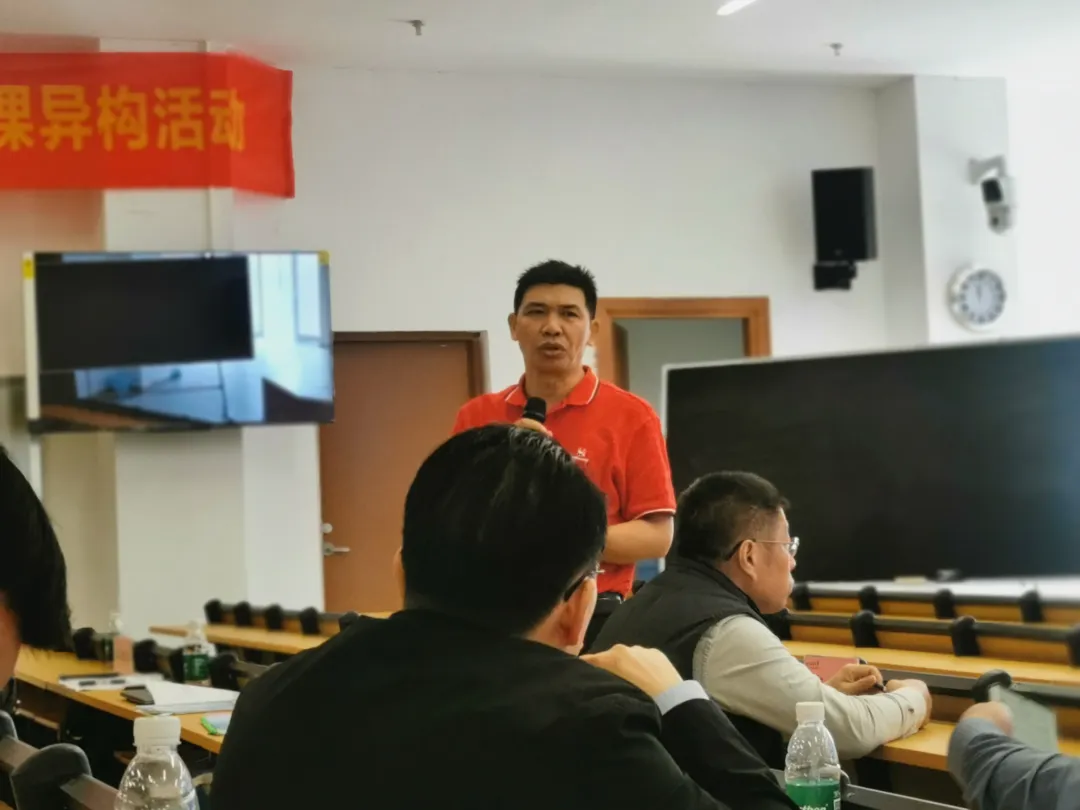 2023级学科教学（数学）专业教育硕士赴海南中学（美伦校区）参加美府同课异构活动