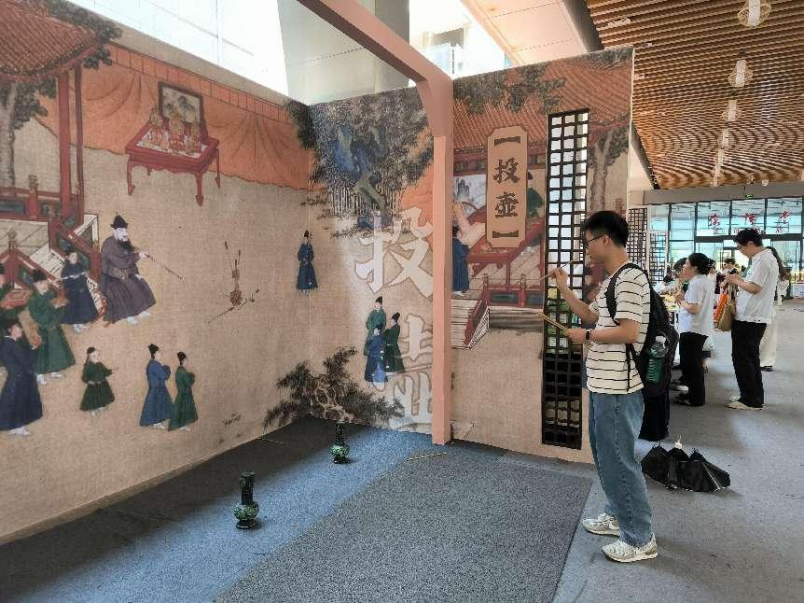 2023级学科教学（语文）专业硕士研究生赴省博物馆参观学习主题文物展
