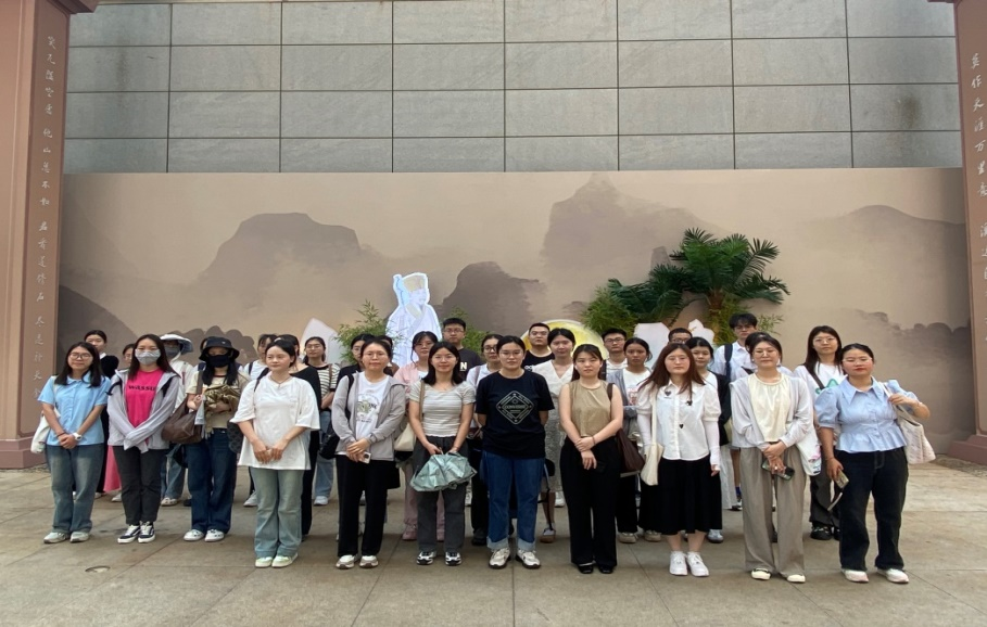 2023级学科教学（语文）专业硕士研究生赴省博物馆参观学习主题文物展