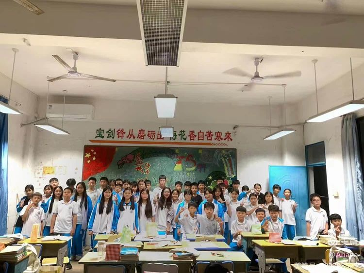 师者初心:青春的邂逅与告别  记海南师范大学实习生赴海南屯昌思源实验学校第九周