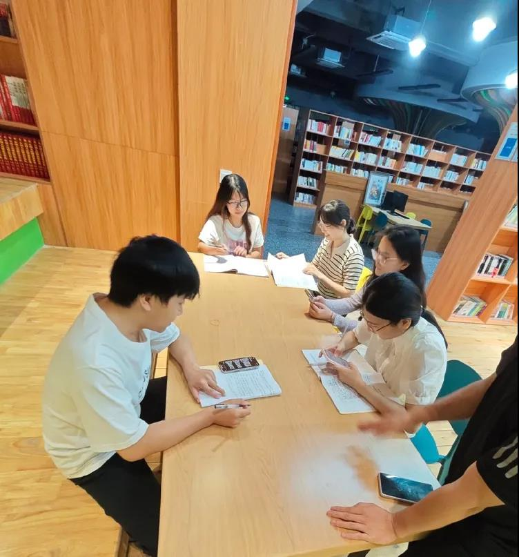从理论到实践——保亭民族中学师德师风研讨会