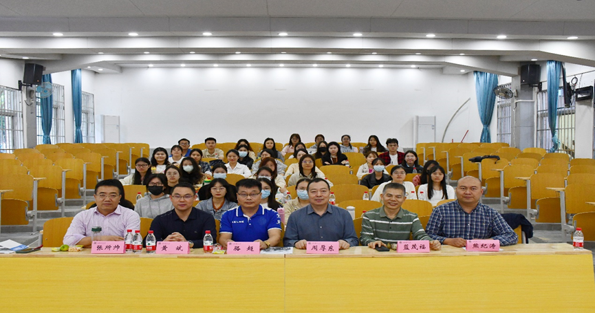 我院学科教学语文教育硕士举行第二期中学名师进课堂教学沙龙主题活动
