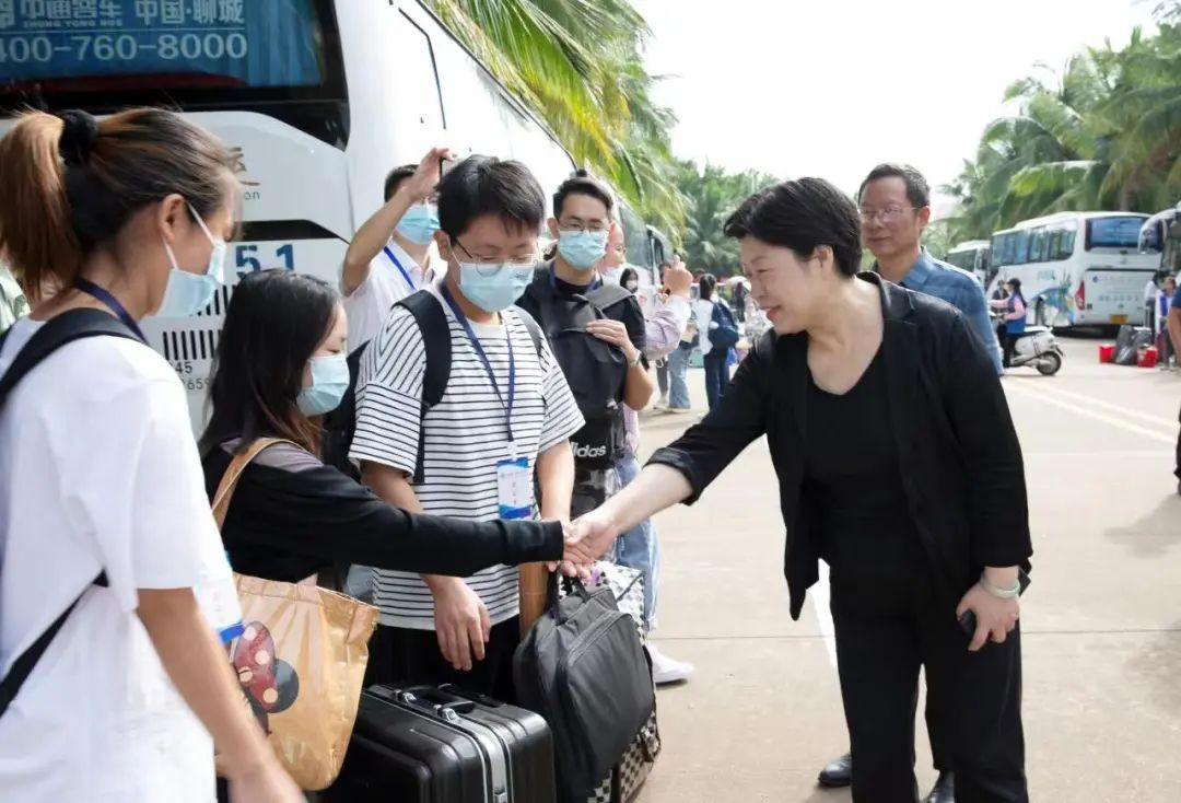 党的二十大报告在海师1667名实习生中引起热烈反响
