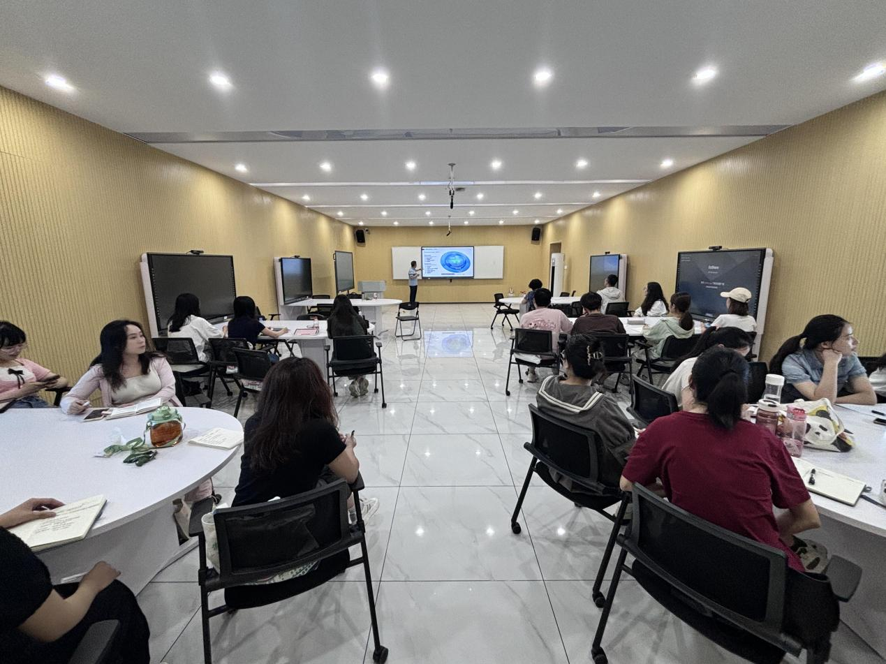 学科教学（生物）开展名师进课堂活动