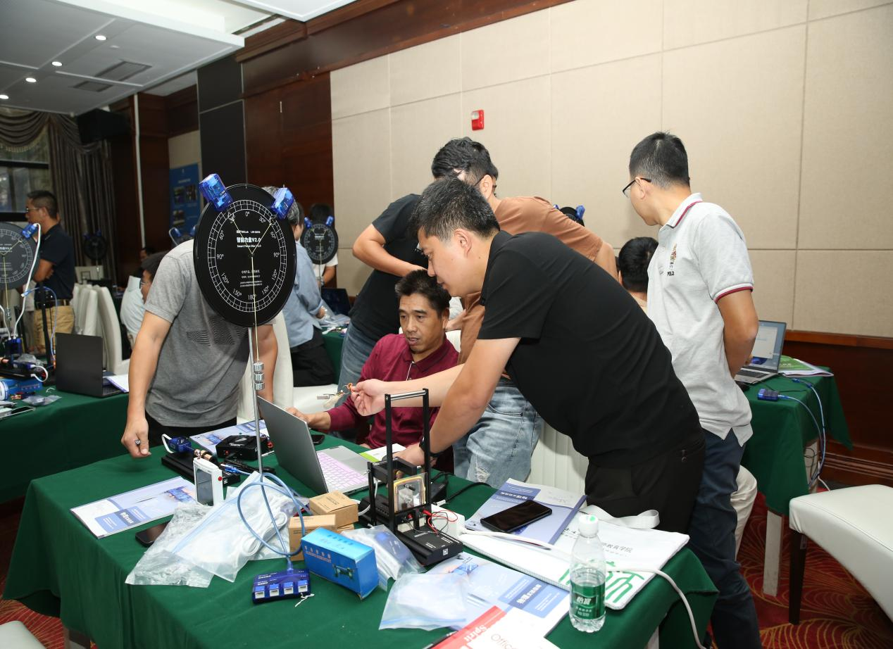 2023年海南省高中物理教师实验技能提升培训顺利举办