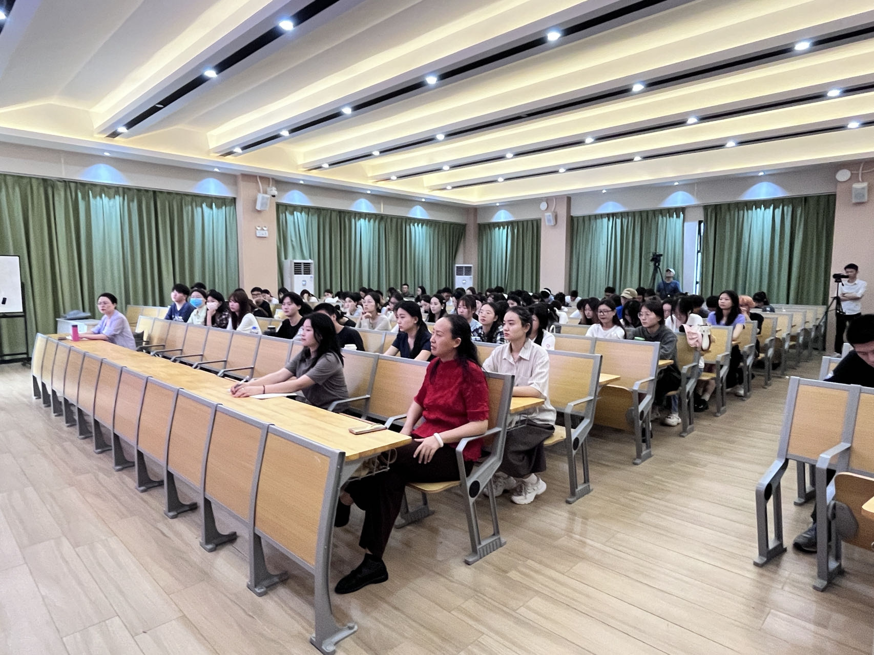 我院开展“2024·学科教学（美术）名师进课堂”活动