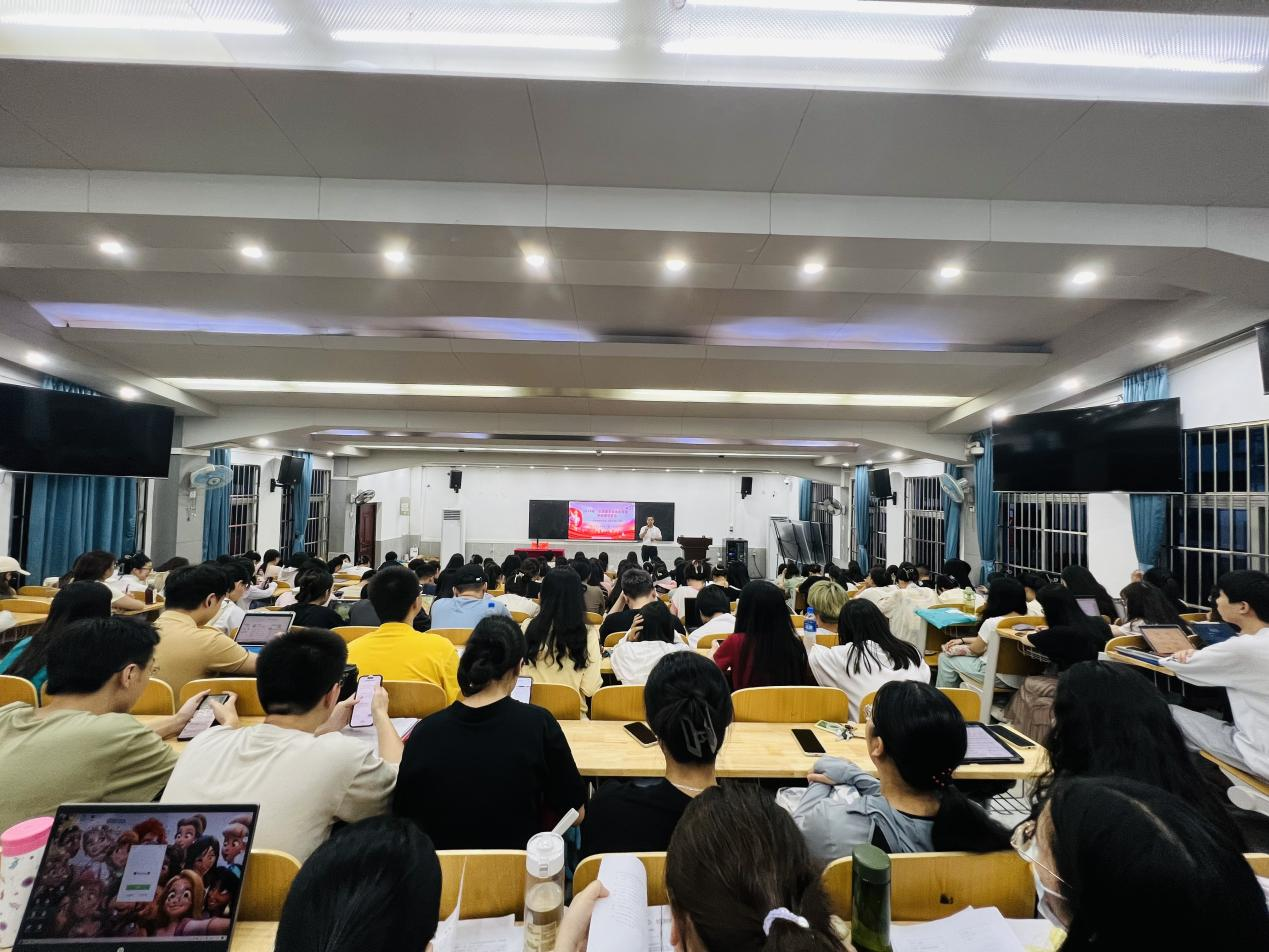 我院2023级研究生开展“国家总体安全观“主题班会