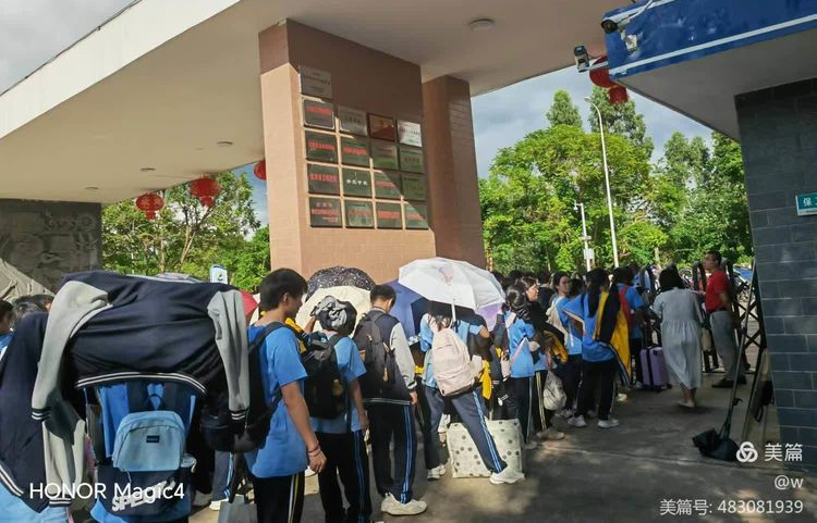 教育实习末期：校园里的成长回响