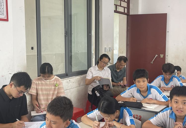 数学学科巡回指导定安县城南中学实习生