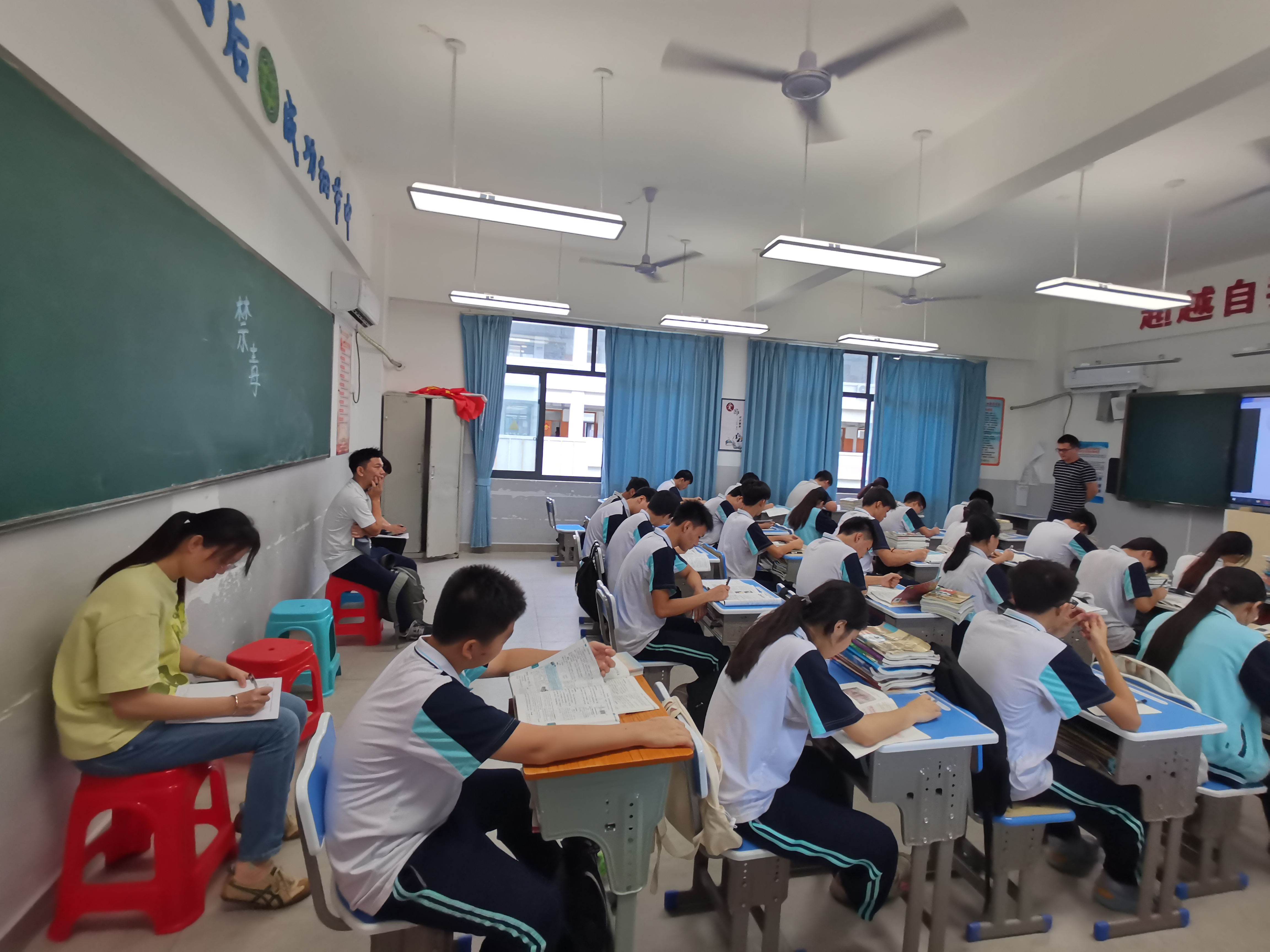 “教授博士团队服务基础教育”项目之助海南师大海口新海学校·历史学科活动纪要（一）