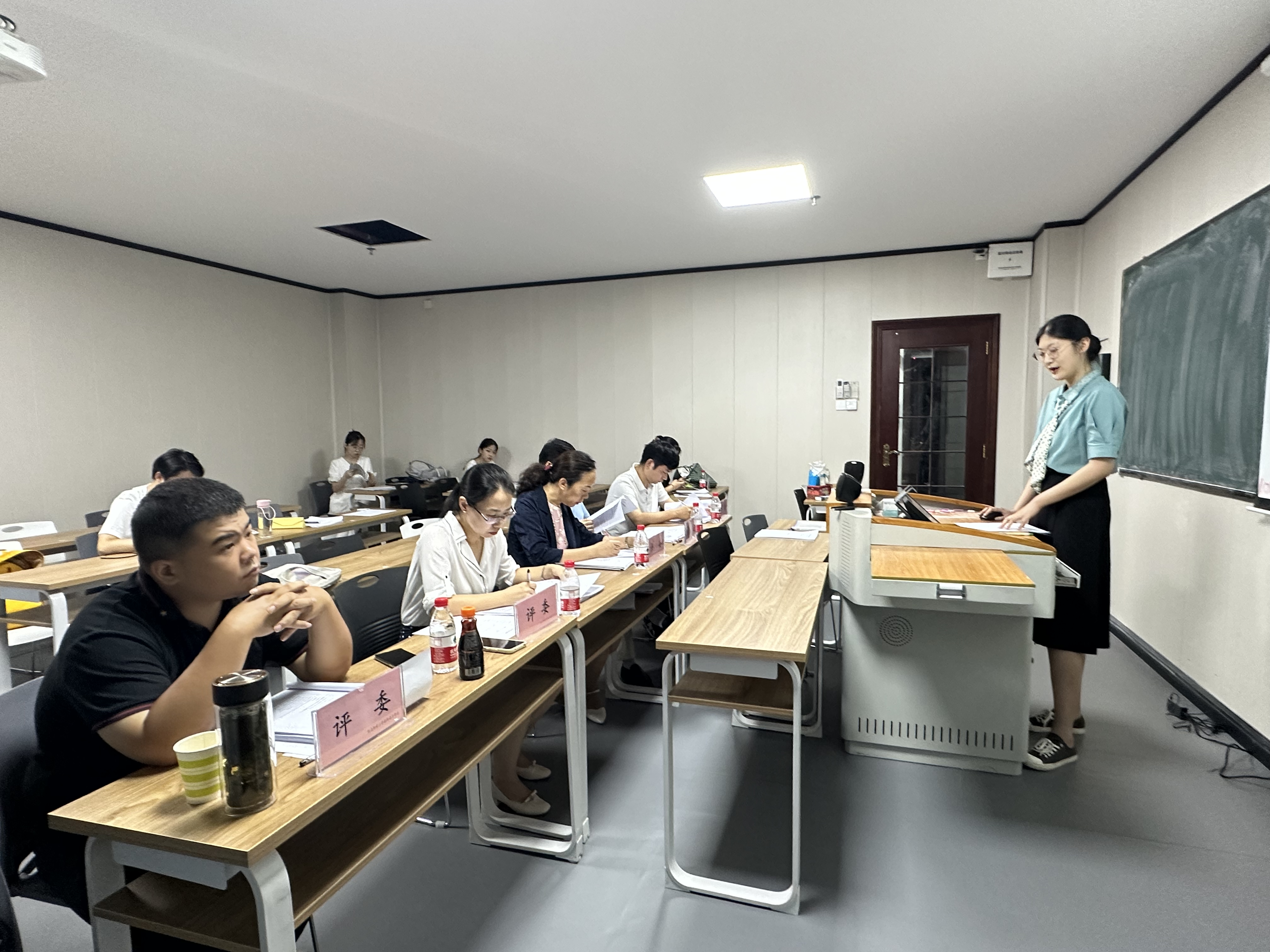 我院举办2022级学科教学（历史）教育硕士学位论文开题报告
