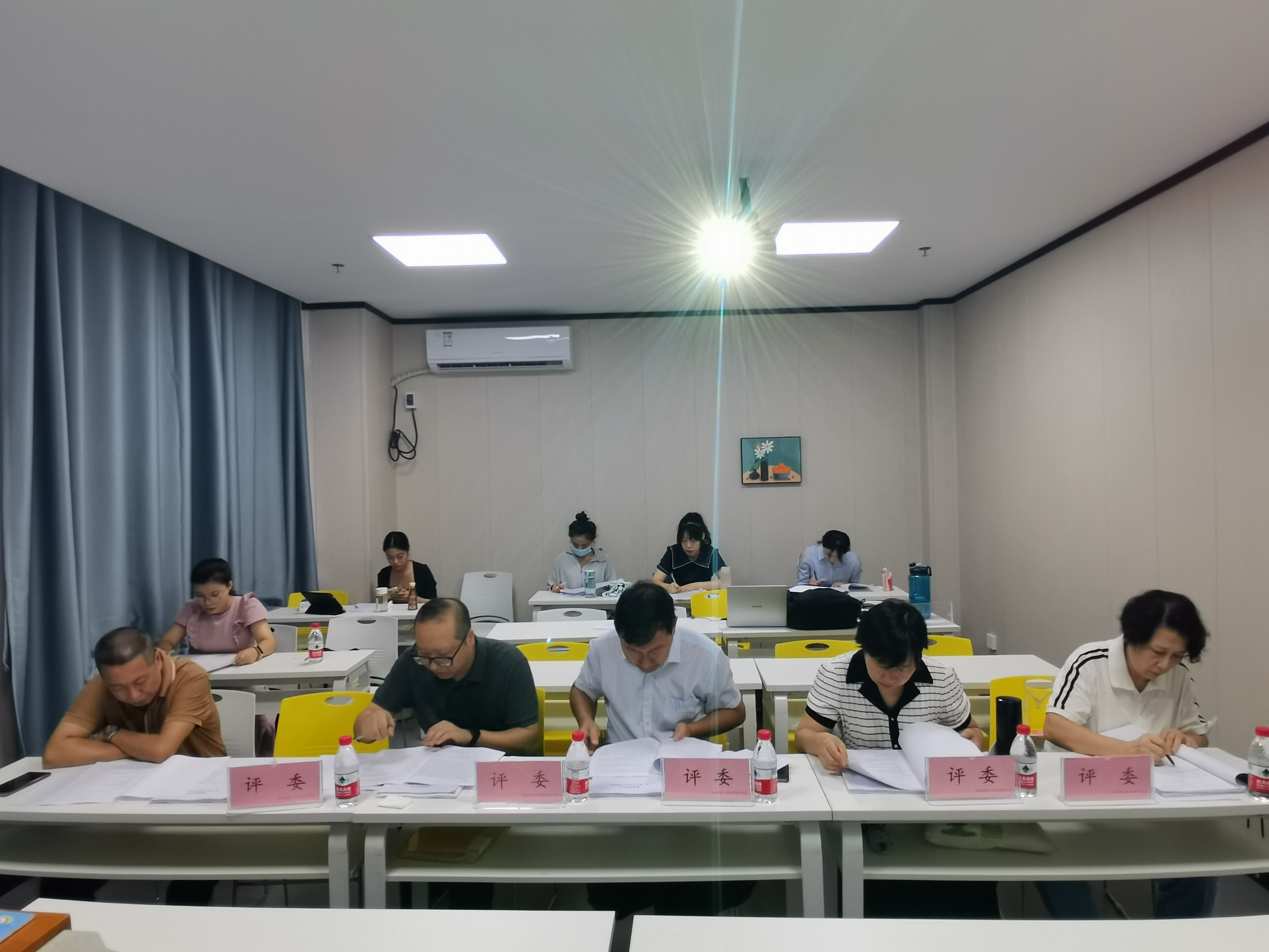 我院举办2022级学科教学（历史）教育硕士学位论文开题报告